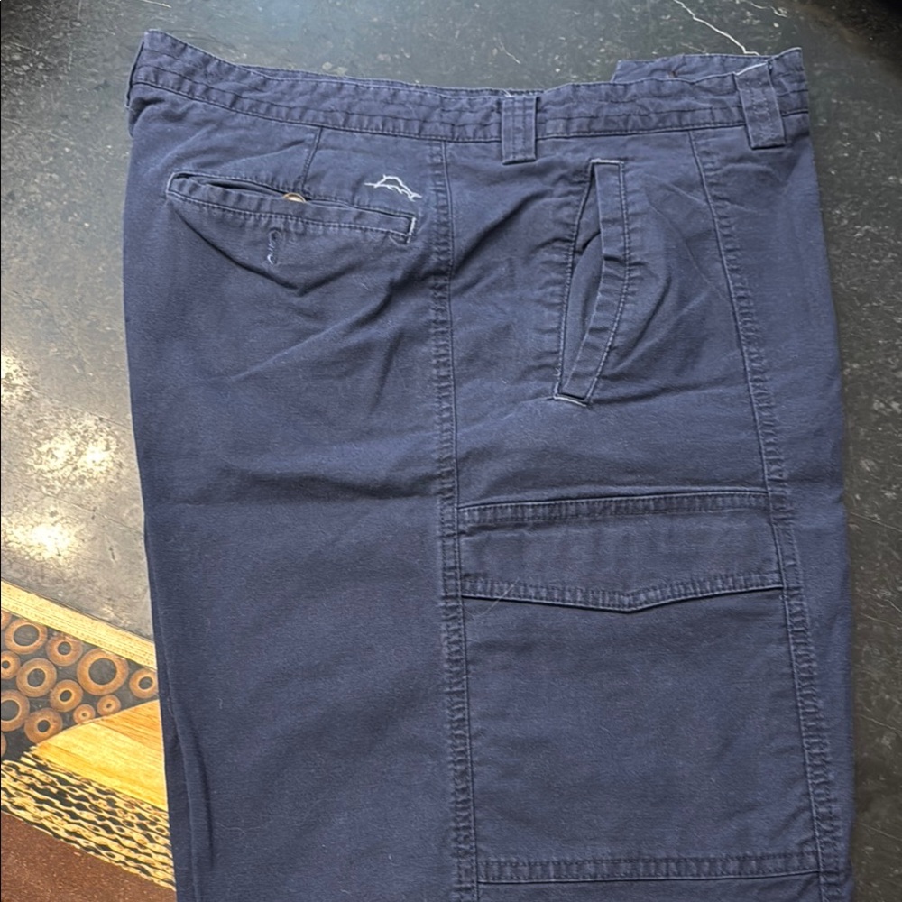 Men's Navy Cargo Shorts Tommy Bahamas like new no flaws.